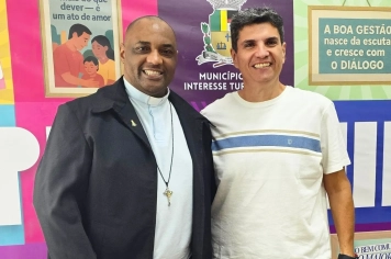 PREFEITO SANDRO RECEBE PADRE WELINGTON  EM VISITA INSTITUCIONAL