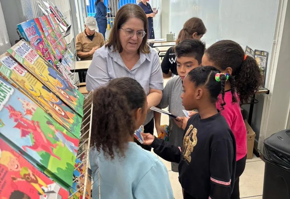 ESCOLA JACYRA REALIZA FEIRA DO LIVRO EM INCENTIVO À LEITURA 