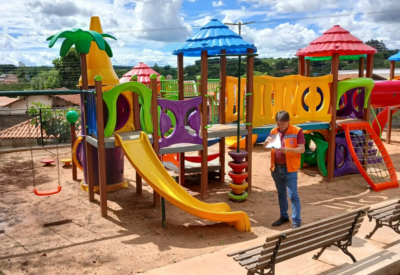 DEFESA CIVIL REALIZA VISTORIAS EM PARQUINHOS DA CIDADE E ESCOLAS